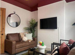 Coventry Lovely House, Sleeps 4, by Empower Homes